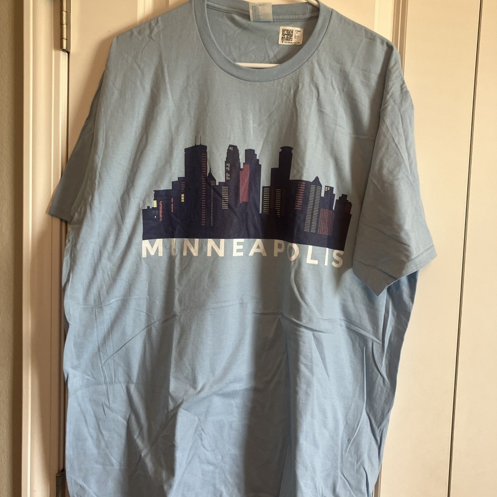 Minneapolis Minnesota Cityscape Downtown Skyline T-Shirt XL Light Blue C299